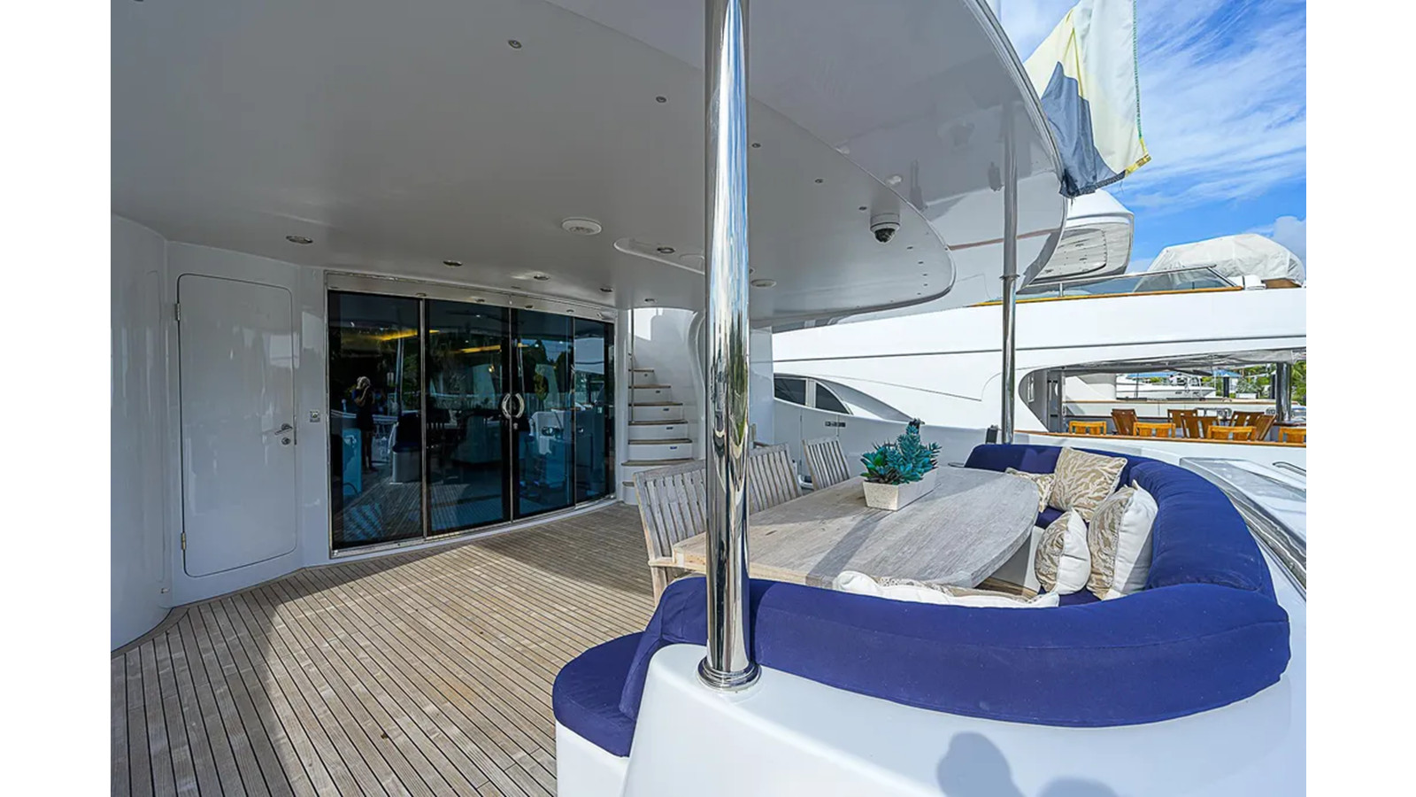 https://arconyachts.ams3.digitaloceanspaces.com/64907/conversions/large_4383860-optimize.jpg
