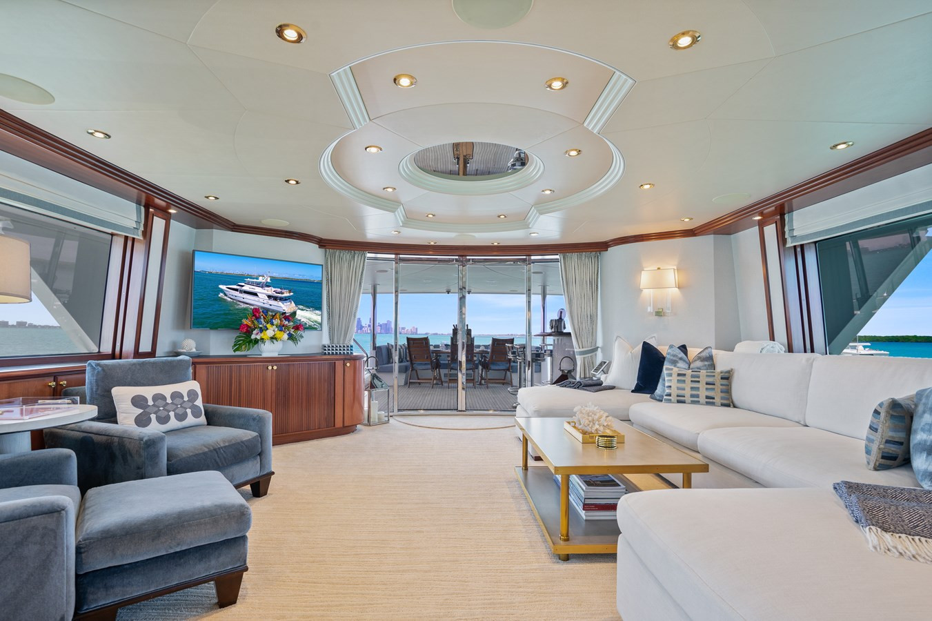 https://arconyachts.ams3.digitaloceanspaces.com/64915/conversions/large_4667146-optimize.jpg