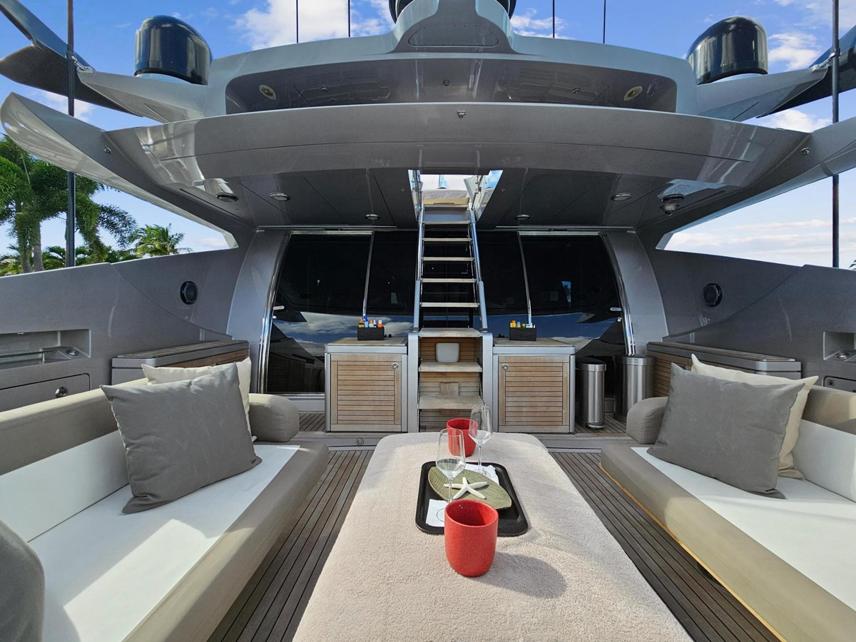 https://arconyachts.ams3.digitaloceanspaces.com/64924/conversions/large_4254972-optimize.jpg