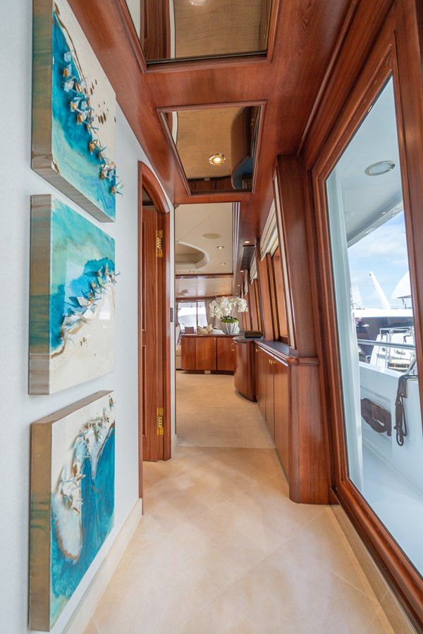 https://arconyachts.ams3.digitaloceanspaces.com/64929/conversions/large_4667151-optimize.jpg