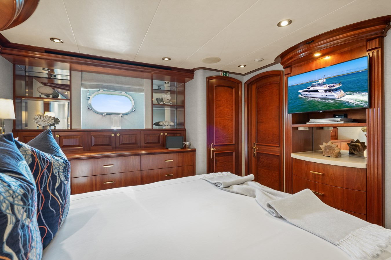 https://arconyachts.ams3.digitaloceanspaces.com/64976/conversions/large_4667168-optimize.jpg