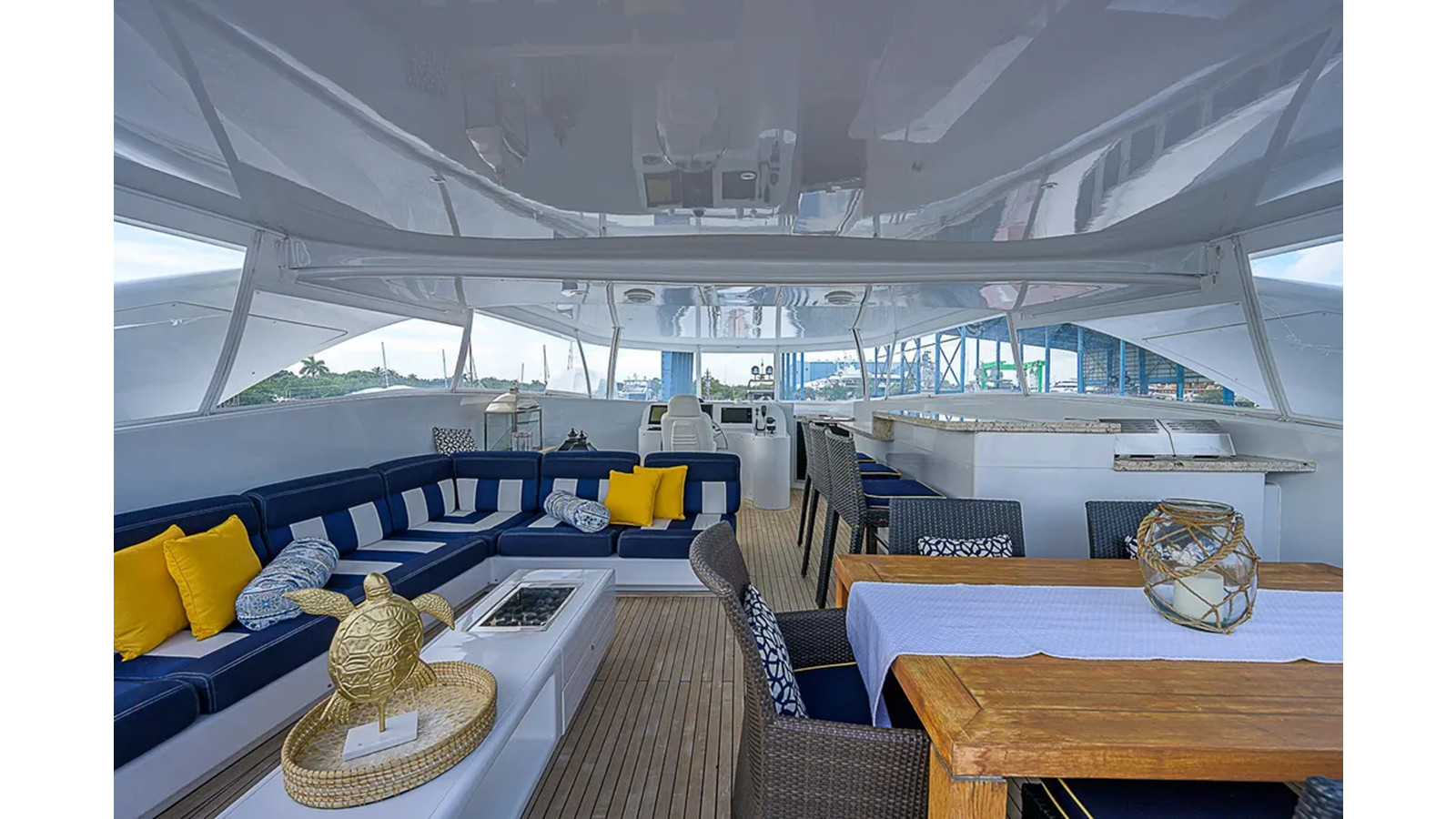https://arconyachts.ams3.digitaloceanspaces.com/65018/conversions/large_4383814-optimize.jpg