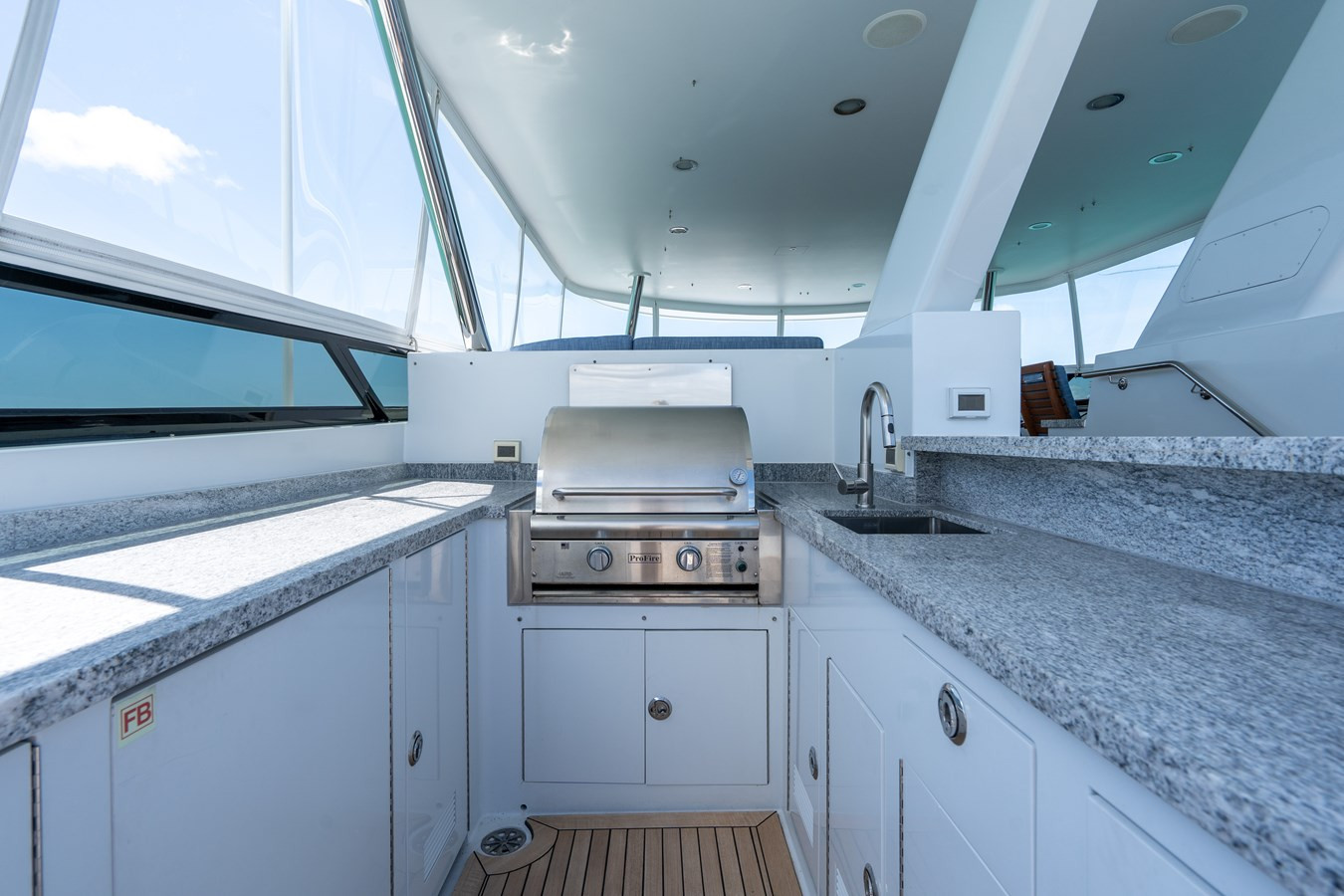 https://arconyachts.ams3.digitaloceanspaces.com/65027/conversions/large_4667188-optimize.jpg