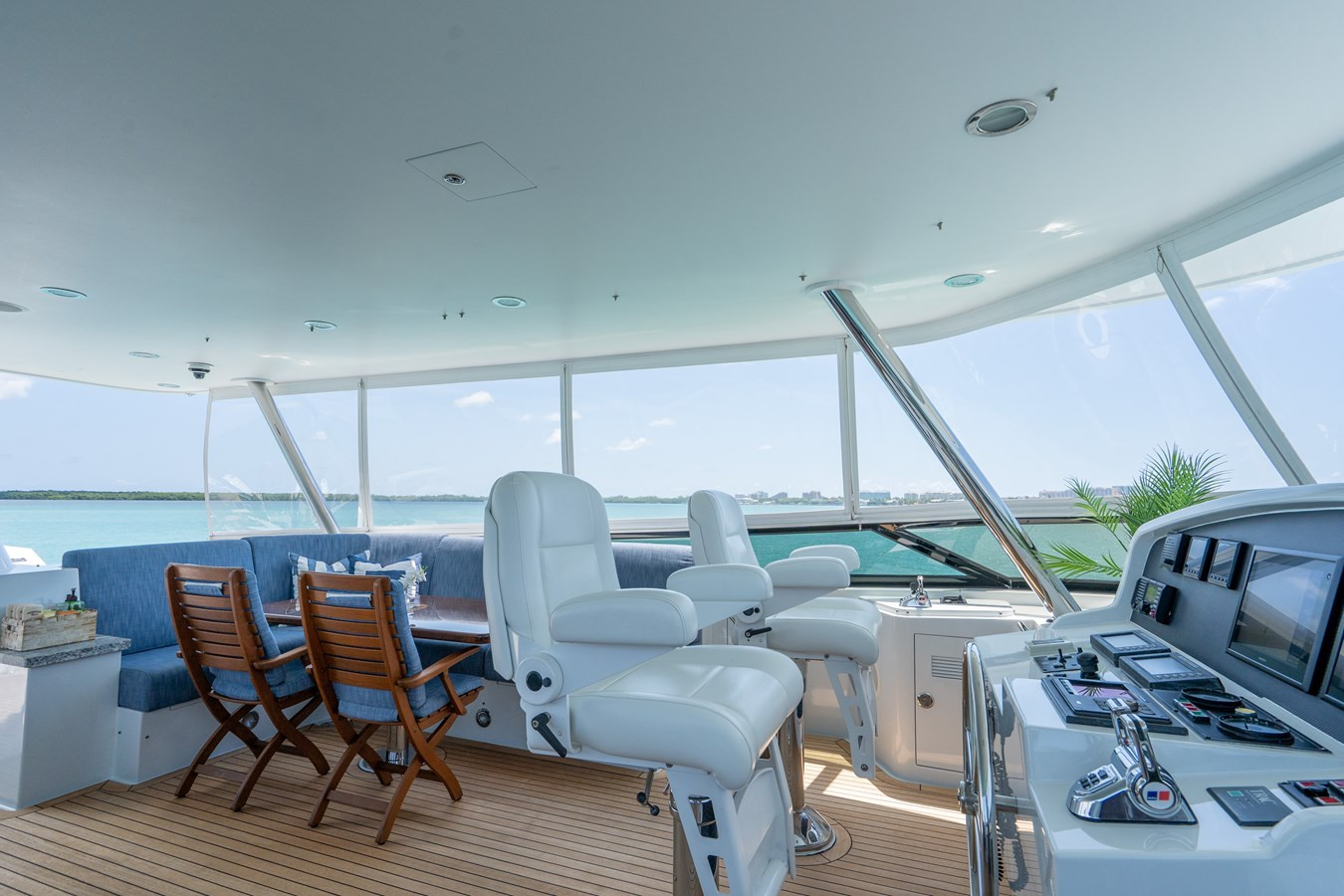 https://arconyachts.ams3.digitaloceanspaces.com/65041/conversions/large_4667193-optimize.jpg