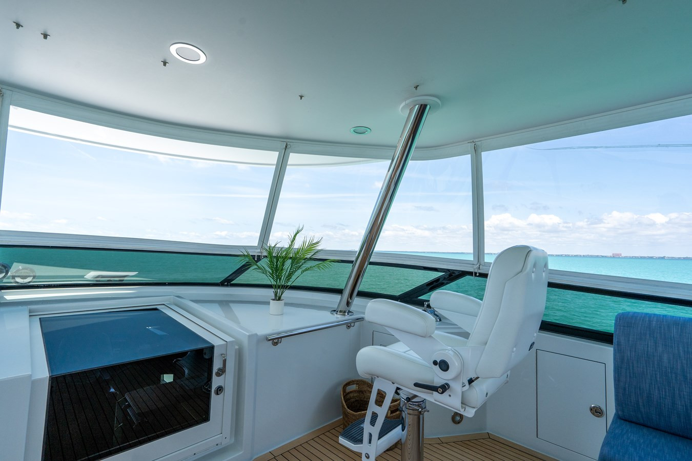 https://arconyachts.ams3.digitaloceanspaces.com/65044/conversions/large_4667194-optimize.jpg