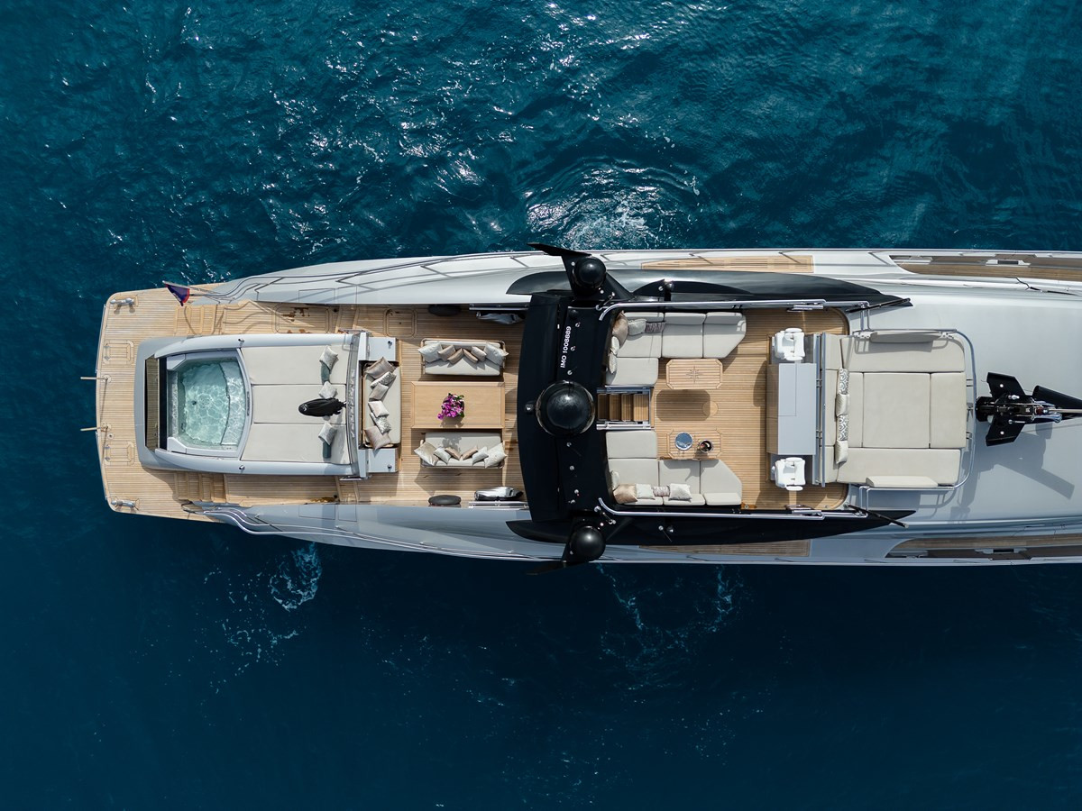 https://arconyachts.ams3.digitaloceanspaces.com/65116/conversions/large_4747599-optimize.jpg