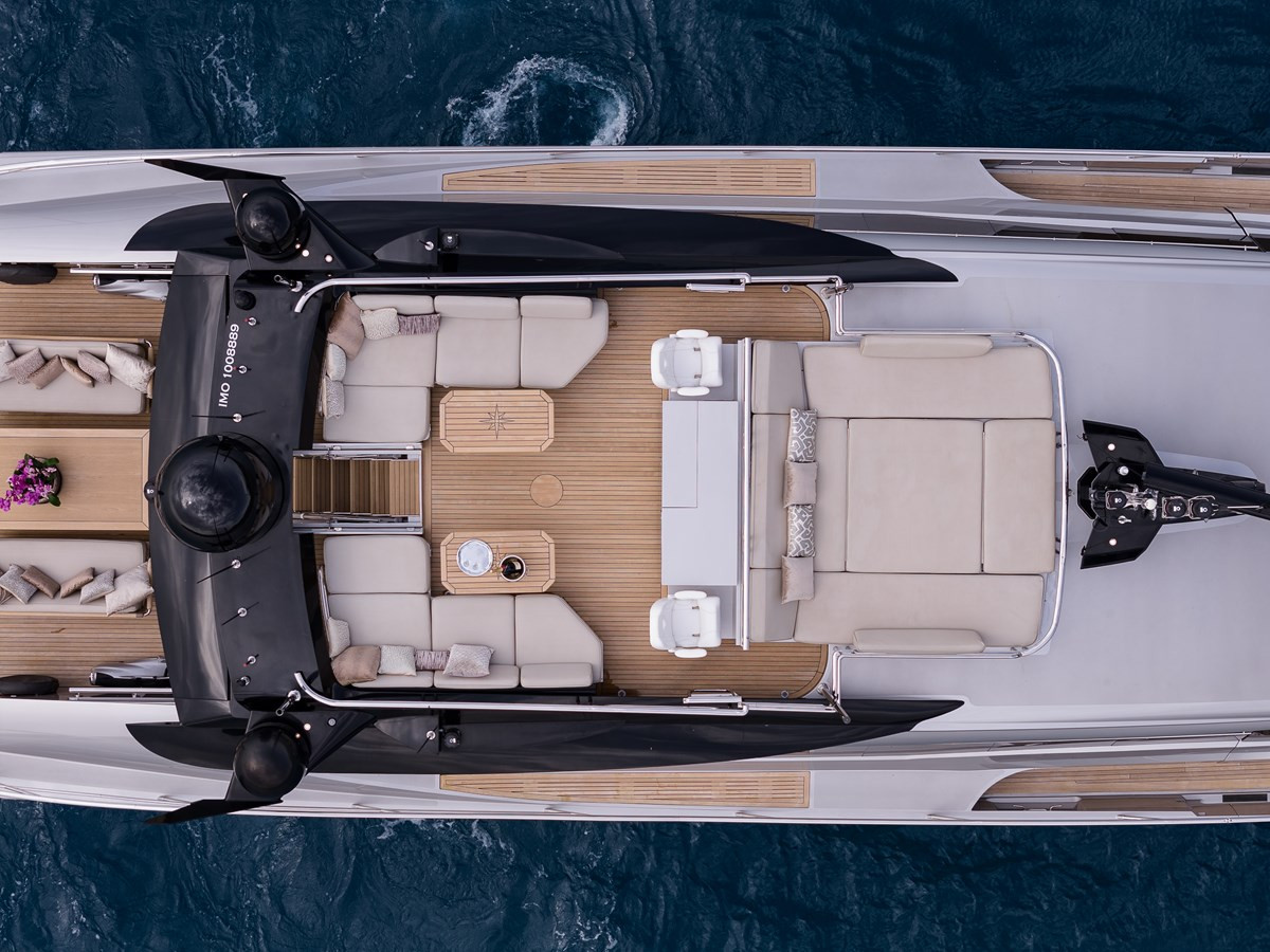 https://arconyachts.ams3.digitaloceanspaces.com/65122/conversions/large_4747601-optimize.jpg