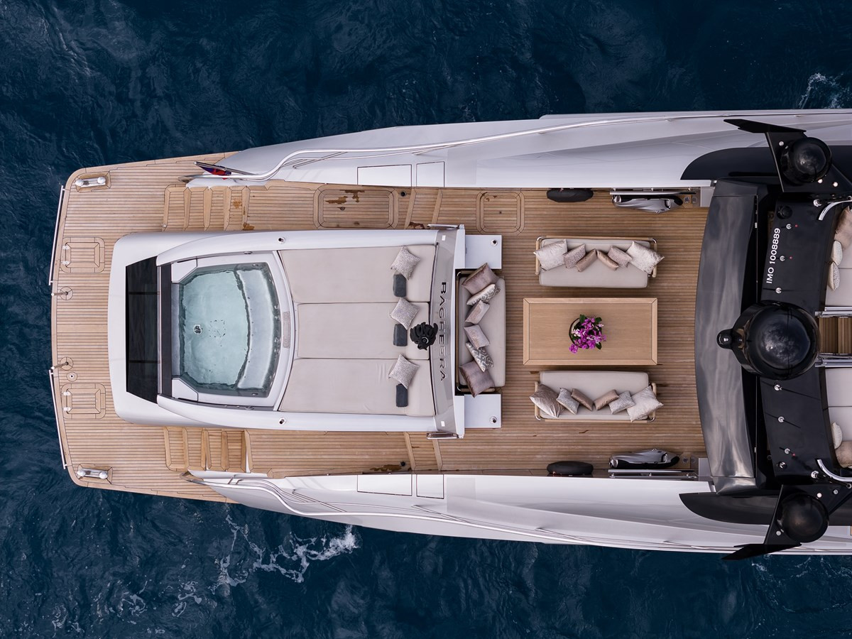https://arconyachts.ams3.digitaloceanspaces.com/65125/conversions/large_4747602-optimize.jpg