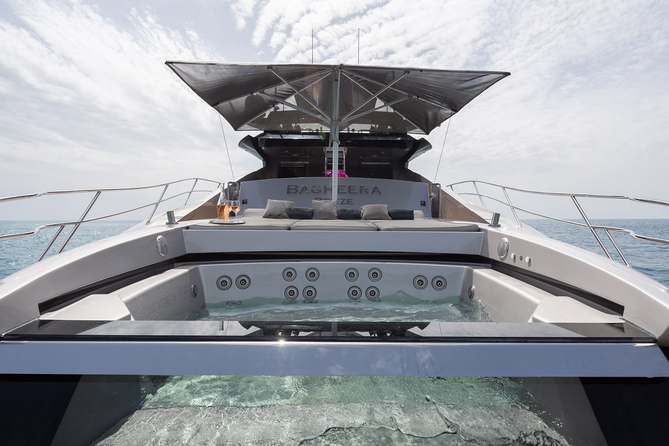https://arconyachts.ams3.digitaloceanspaces.com/65156/conversions/large_4747790-optimize.jpg