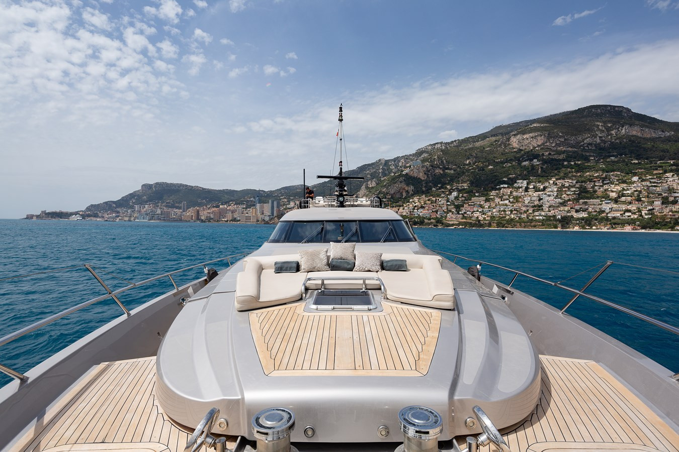 https://arconyachts.ams3.digitaloceanspaces.com/65165/conversions/large_4747819-optimize.jpg