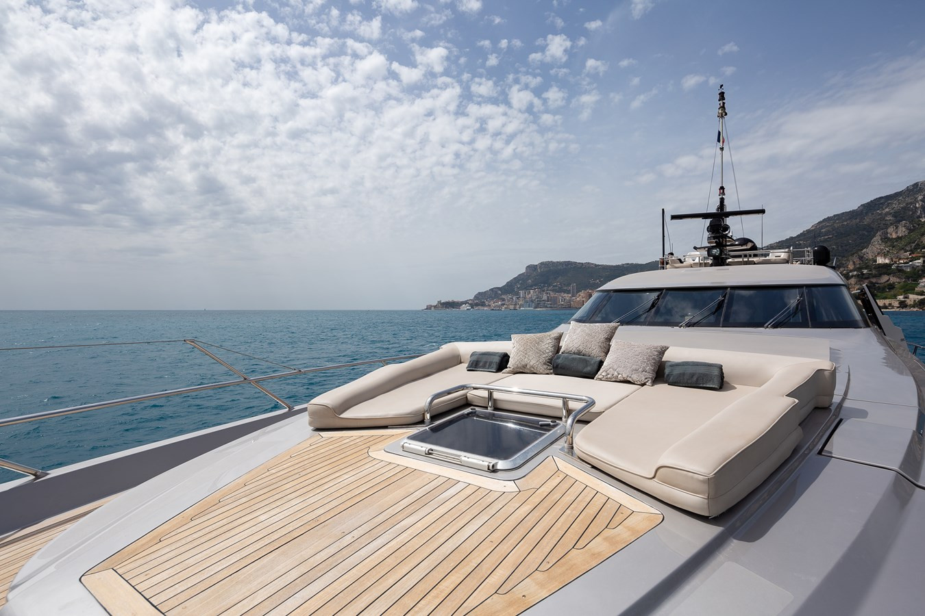 https://arconyachts.ams3.digitaloceanspaces.com/65173/conversions/large_4747820-optimize.jpg