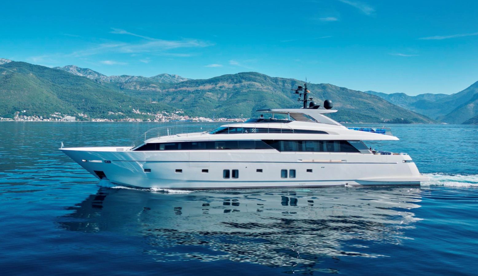 https://arconyachts.ams3.digitaloceanspaces.com/65305/conversions/large_4857430-optimize.jpg