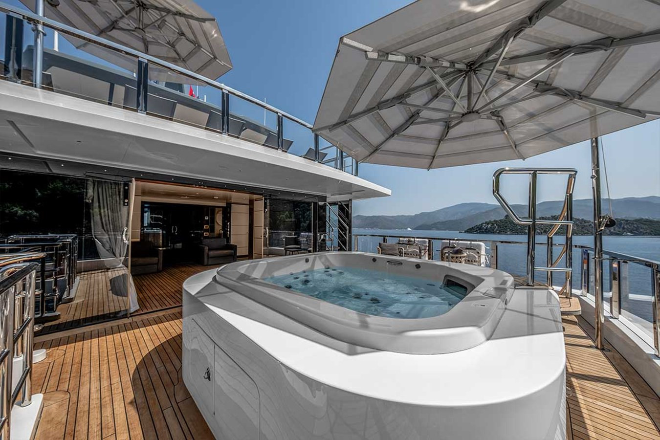 https://arconyachts.ams3.digitaloceanspaces.com/65320/conversions/large_4722198-optimize.jpg