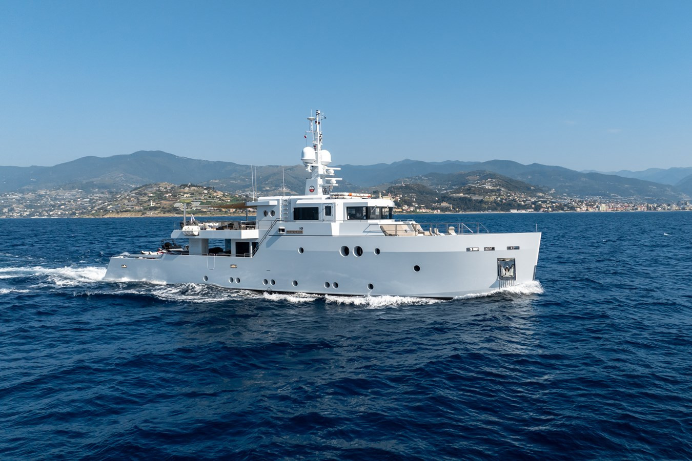 https://arconyachts.ams3.digitaloceanspaces.com/65328/conversions/large_4705301-optimize.jpg