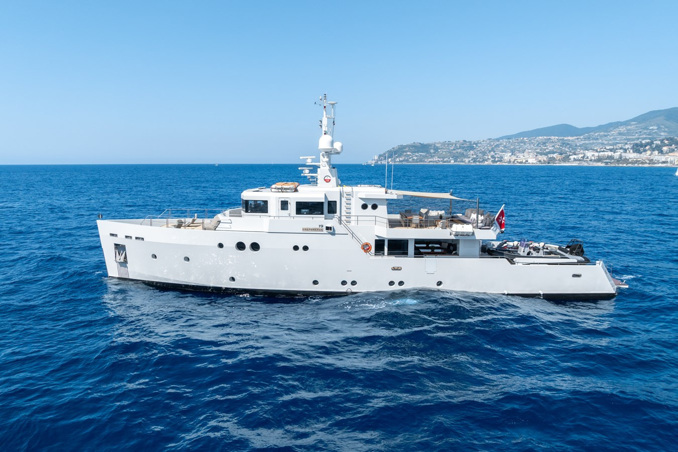 https://arconyachts.ams3.digitaloceanspaces.com/65352/conversions/large_4705312-optimize.jpg