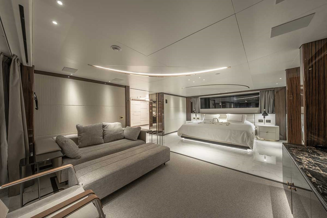 https://arconyachts.ams3.digitaloceanspaces.com/65367/conversions/large_4722057-optimize.jpg