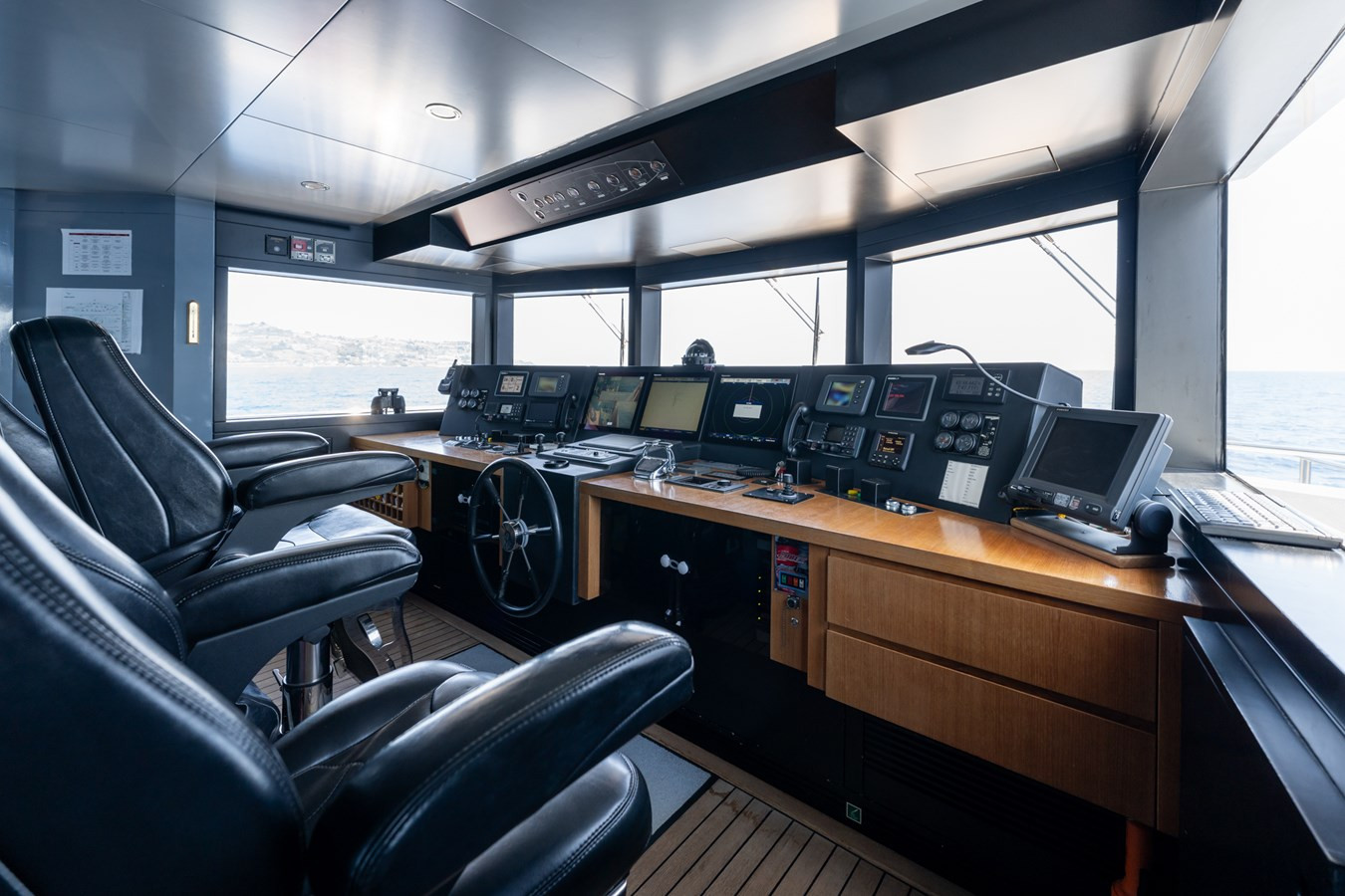https://arconyachts.ams3.digitaloceanspaces.com/65441/conversions/large_4705333-optimize.jpg