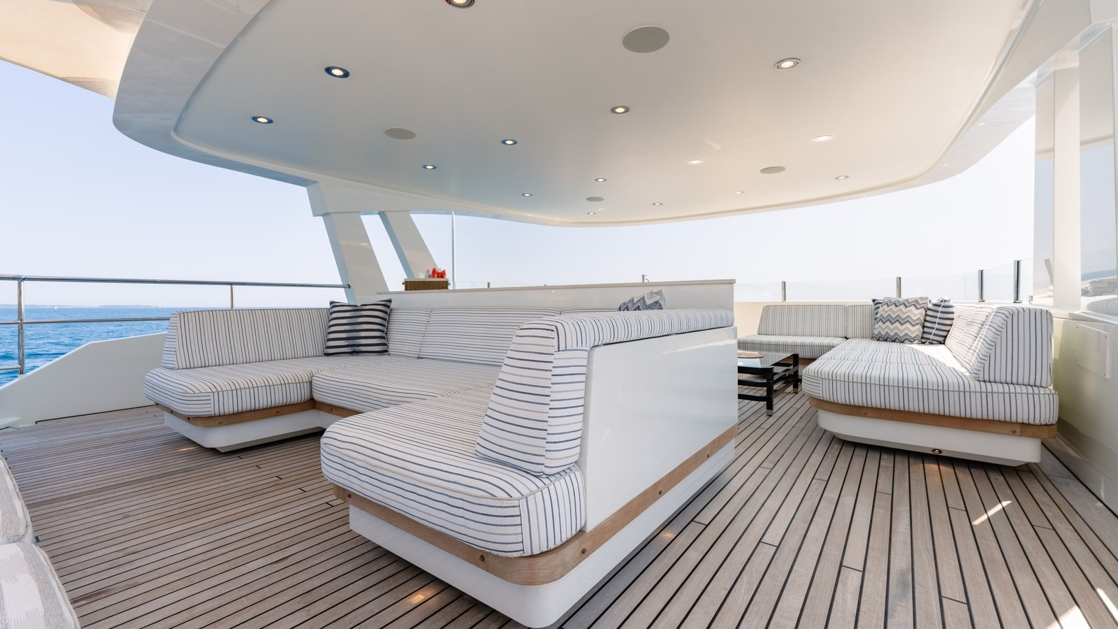 https://arconyachts.ams3.digitaloceanspaces.com/65467/conversions/large_4774008-optimize.jpg