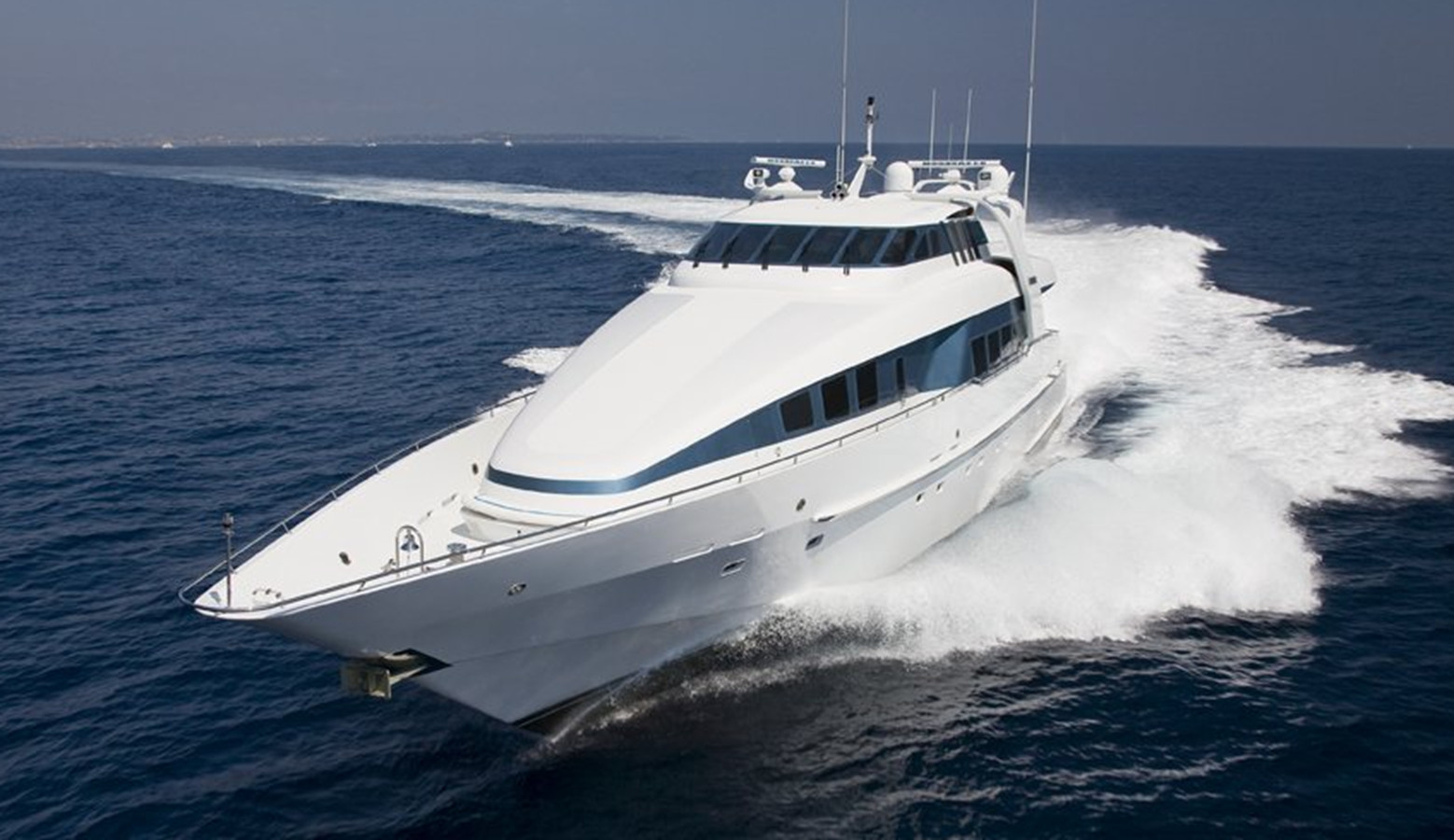 https://arconyachts.ams3.digitaloceanspaces.com/65470/conversions/large_4064818-optimize.jpg