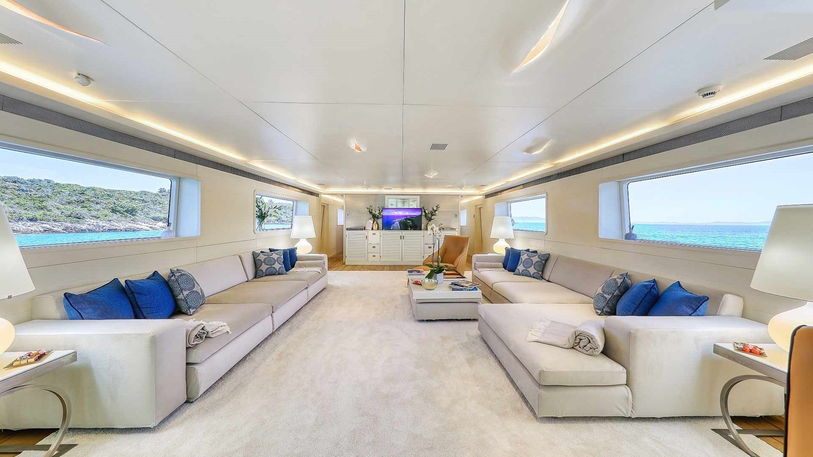 https://arconyachts.ams3.digitaloceanspaces.com/65570/conversions/large_4263804-optimize.jpg