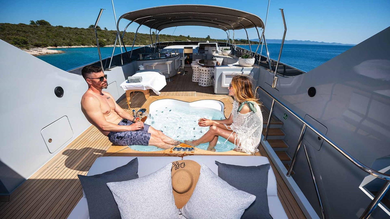 https://arconyachts.ams3.digitaloceanspaces.com/65581/conversions/large_4263808-optimize.jpg