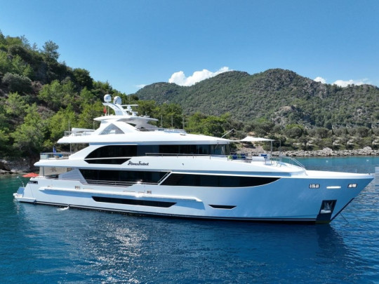 HARGRAVE YACHTS E SERIES TRI-DECK