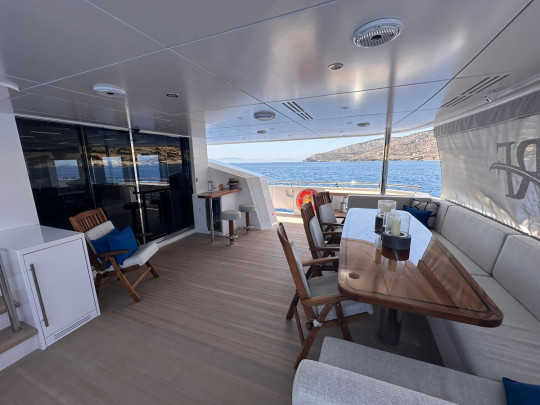 HARGRAVE YACHTS E SERIES TRI-DECK