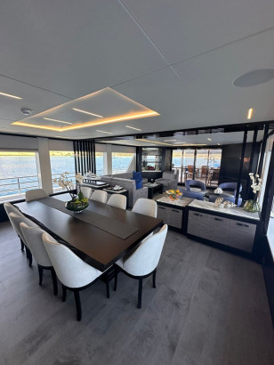 HARGRAVE YACHTS E SERIES TRI-DECK