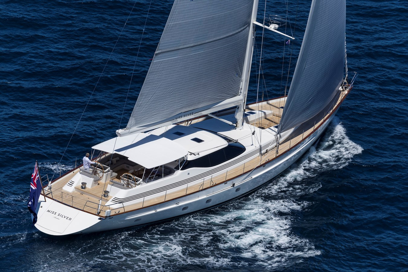 https://arconyachts.ams3.digitaloceanspaces.com/65652/conversions/large_3954934-optimize.jpg