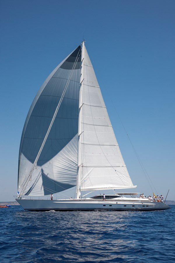https://arconyachts.ams3.digitaloceanspaces.com/65682/conversions/large_3954944-optimize.jpg