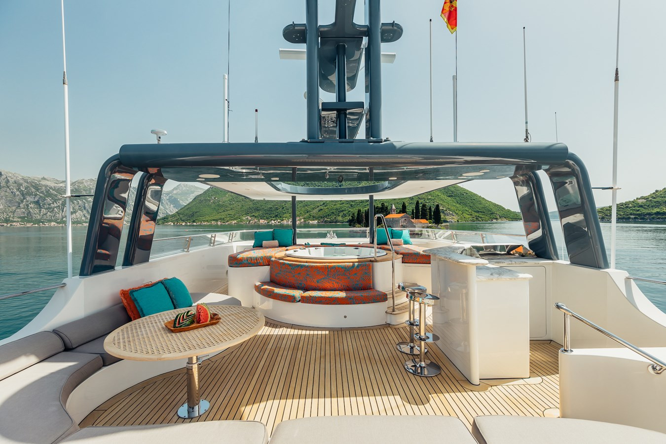 https://arconyachts.ams3.digitaloceanspaces.com/65701/conversions/large_4325083-optimize.jpg