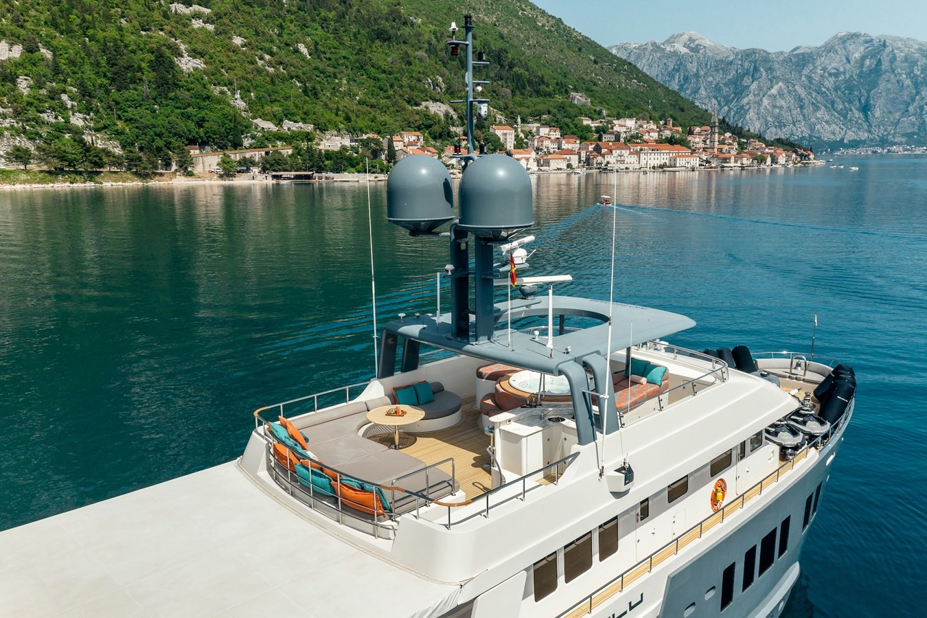https://arconyachts.ams3.digitaloceanspaces.com/65708/conversions/large_4325089-optimize.jpg