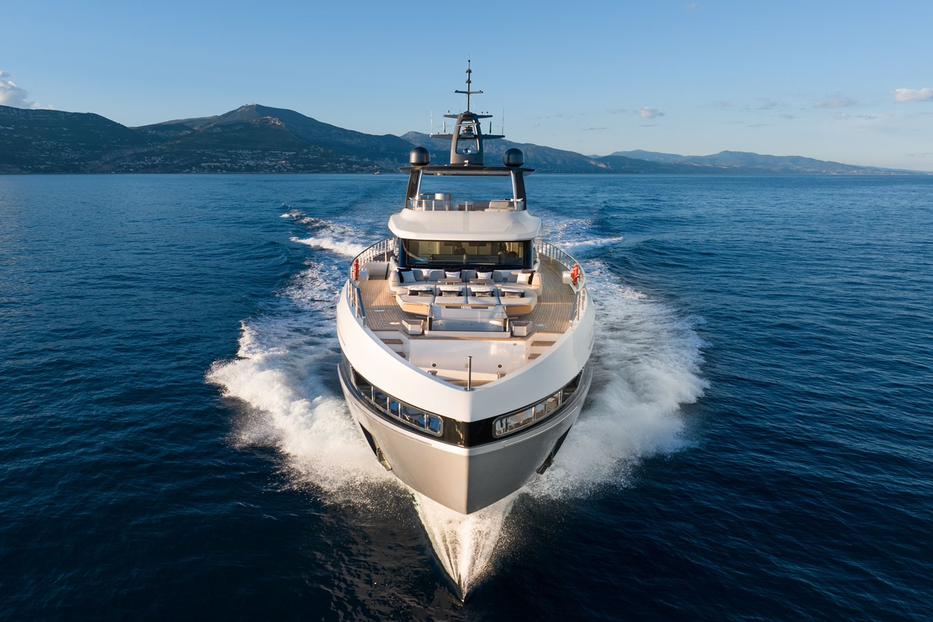 https://arconyachts.ams3.digitaloceanspaces.com/65716/conversions/large_4223079-optimize.jpg