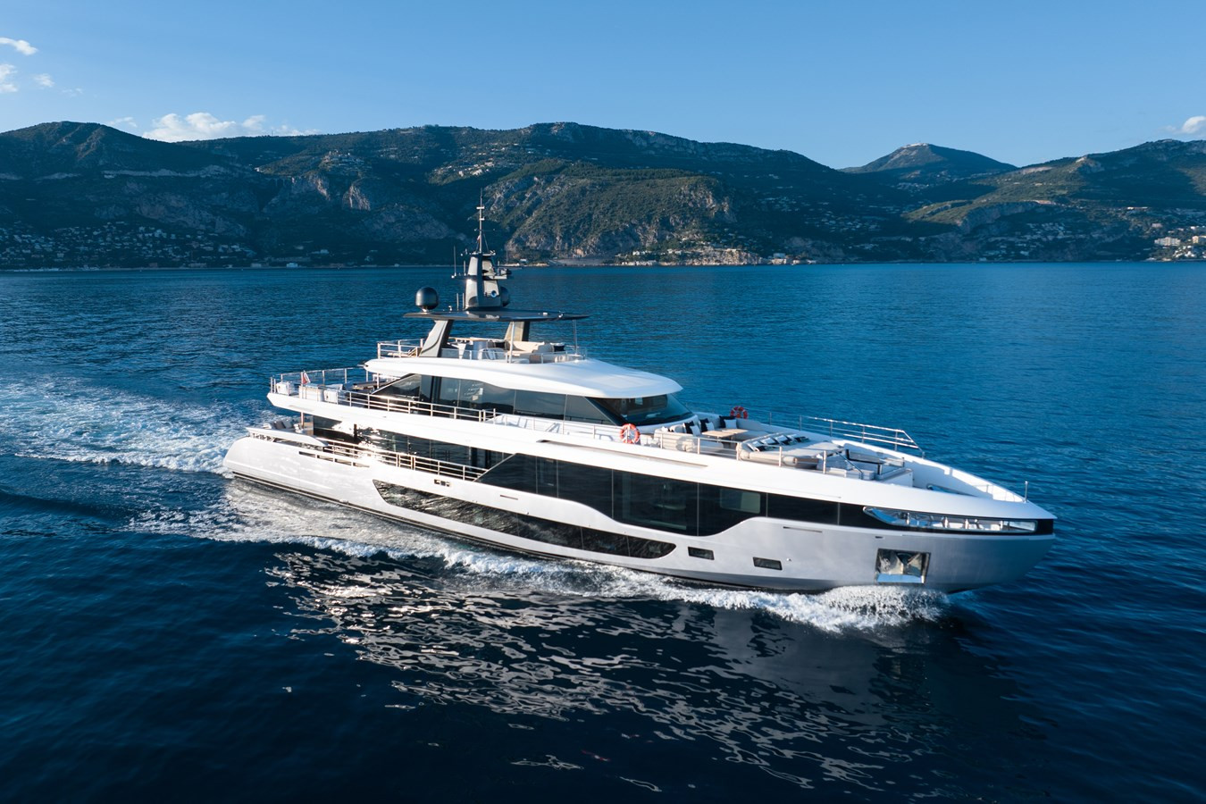 https://arconyachts.ams3.digitaloceanspaces.com/65719/conversions/large_4223080-optimize.jpg