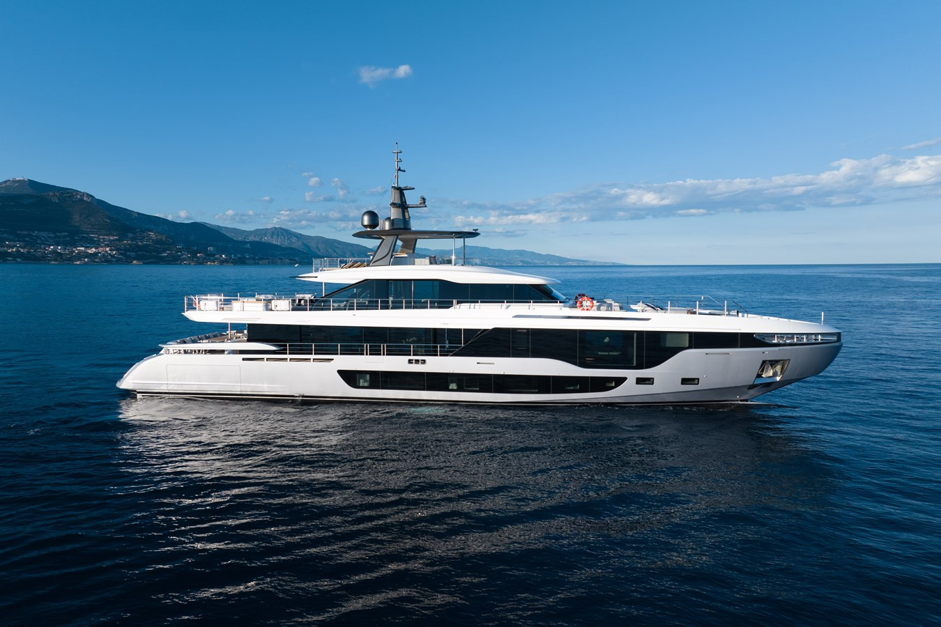 https://arconyachts.ams3.digitaloceanspaces.com/65728/conversions/large_4223083-optimize.jpg