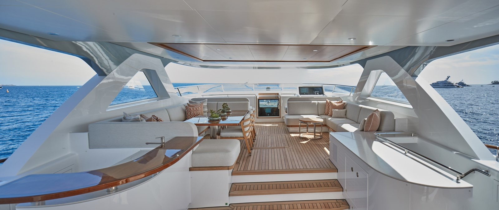 https://arconyachts.ams3.digitaloceanspaces.com/65754/conversions/large_4388099-optimize.jpg