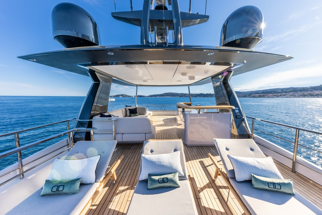 https://arconyachts.ams3.digitaloceanspaces.com/65762/conversions/large_4223096-optimize.jpg