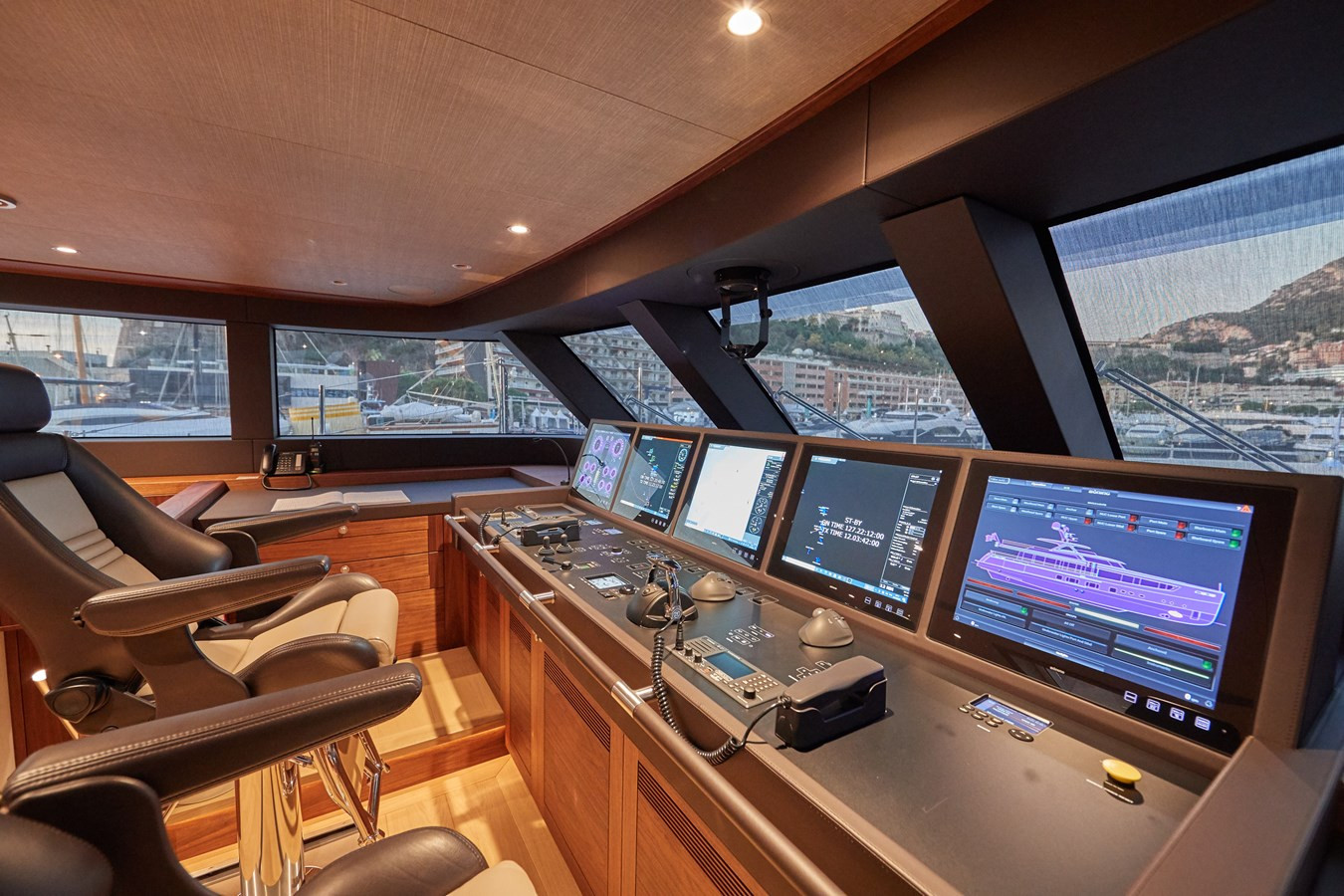 https://arconyachts.ams3.digitaloceanspaces.com/65764/conversions/large_4388101-optimize.jpg