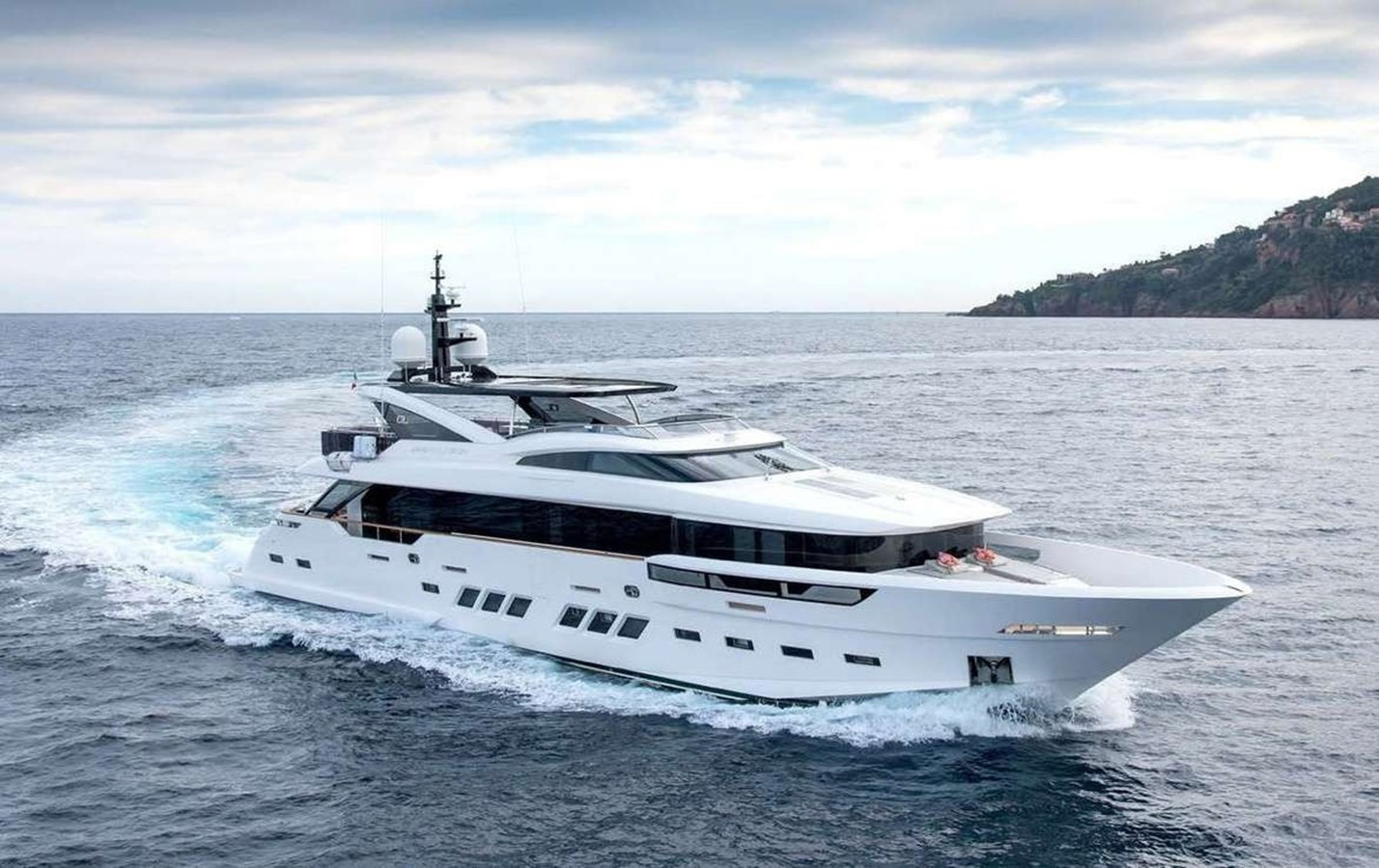 https://arconyachts.ams3.digitaloceanspaces.com/65836/conversions/large_4223862-optimize.jpg