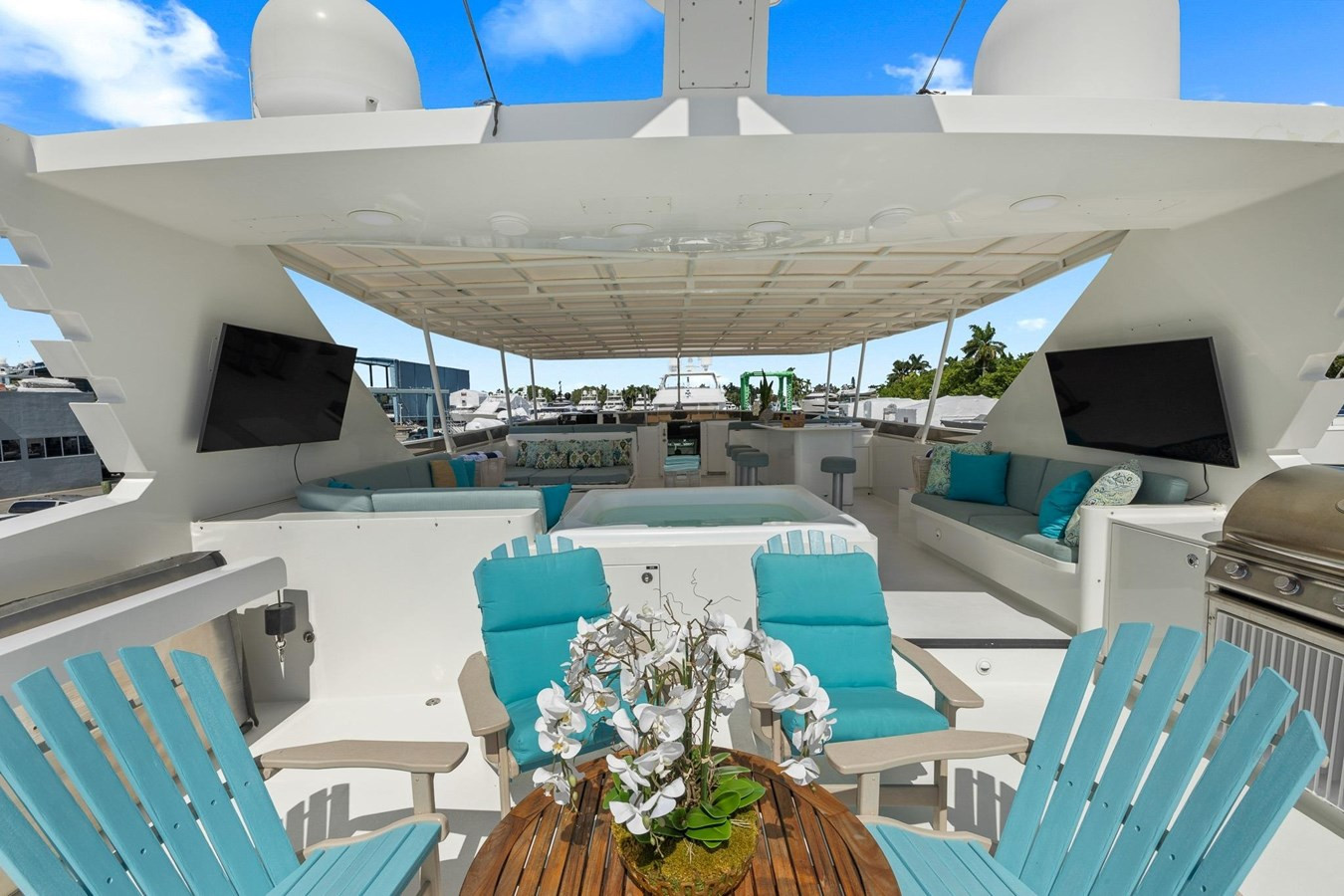 https://arconyachts.ams3.digitaloceanspaces.com/65850/conversions/large_4847087-optimize.jpg