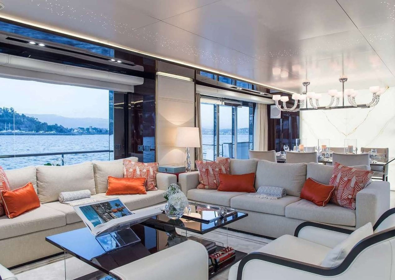 https://arconyachts.ams3.digitaloceanspaces.com/65851/conversions/large_4223866-optimize.jpg