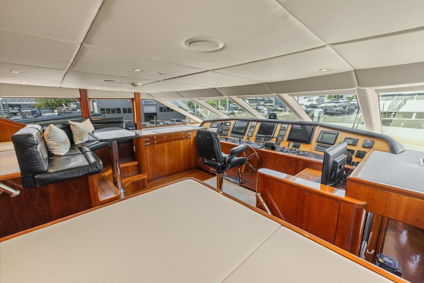 https://arconyachts.ams3.digitaloceanspaces.com/65874/conversions/large_4847095-optimize.jpg
