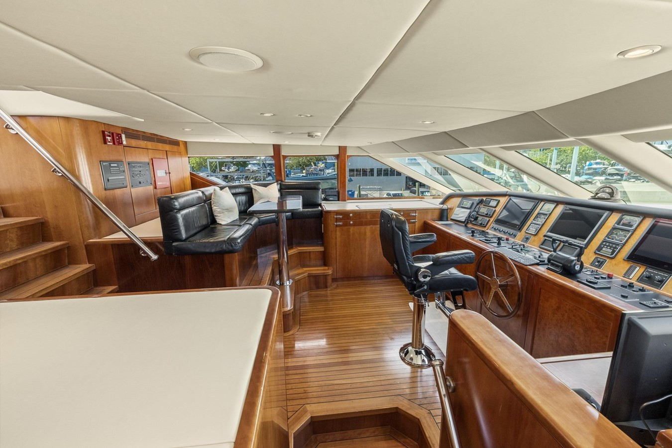 https://arconyachts.ams3.digitaloceanspaces.com/65877/conversions/large_4847096-optimize.jpg
