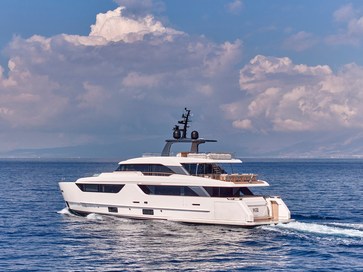 https://arconyachts.ams3.digitaloceanspaces.com/65889/conversions/large_4821796-optimize.jpg