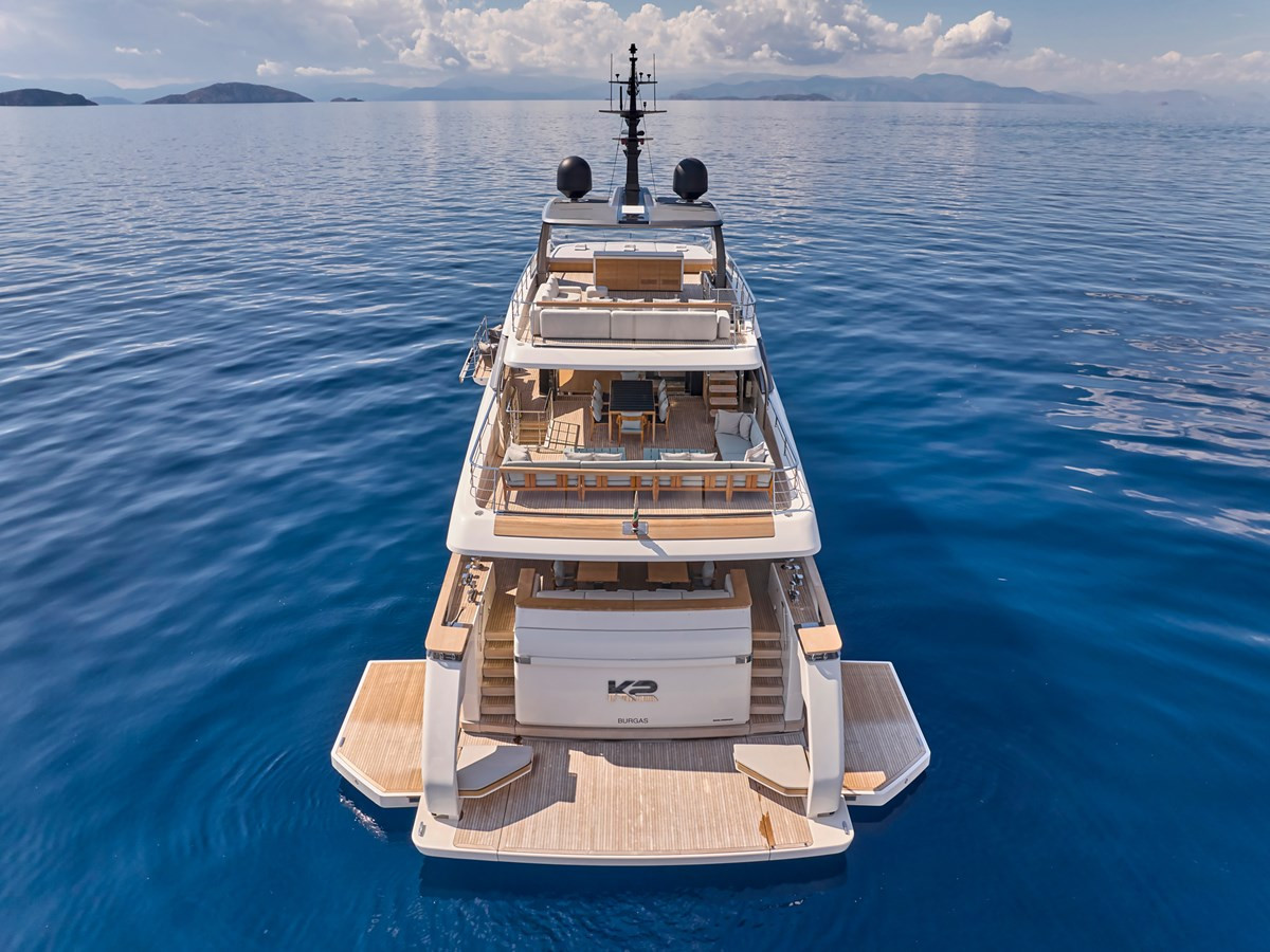 https://arconyachts.ams3.digitaloceanspaces.com/65895/conversions/large_4821802-optimize.jpg