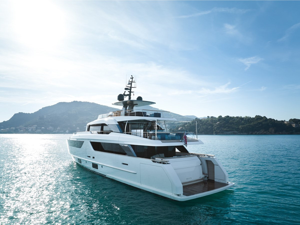 https://arconyachts.ams3.digitaloceanspaces.com/65897/conversions/large_4796678-optimize.jpg