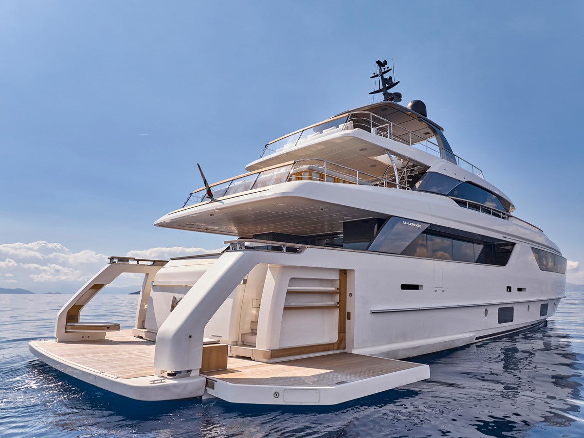 https://arconyachts.ams3.digitaloceanspaces.com/65901/conversions/large_4821800-optimize.jpg