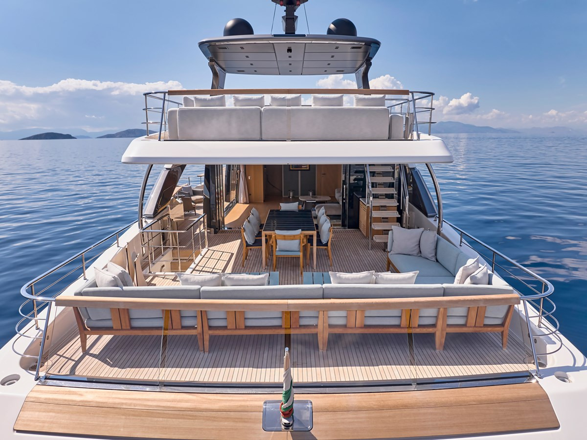 https://arconyachts.ams3.digitaloceanspaces.com/65933/conversions/large_4821803-optimize.jpg