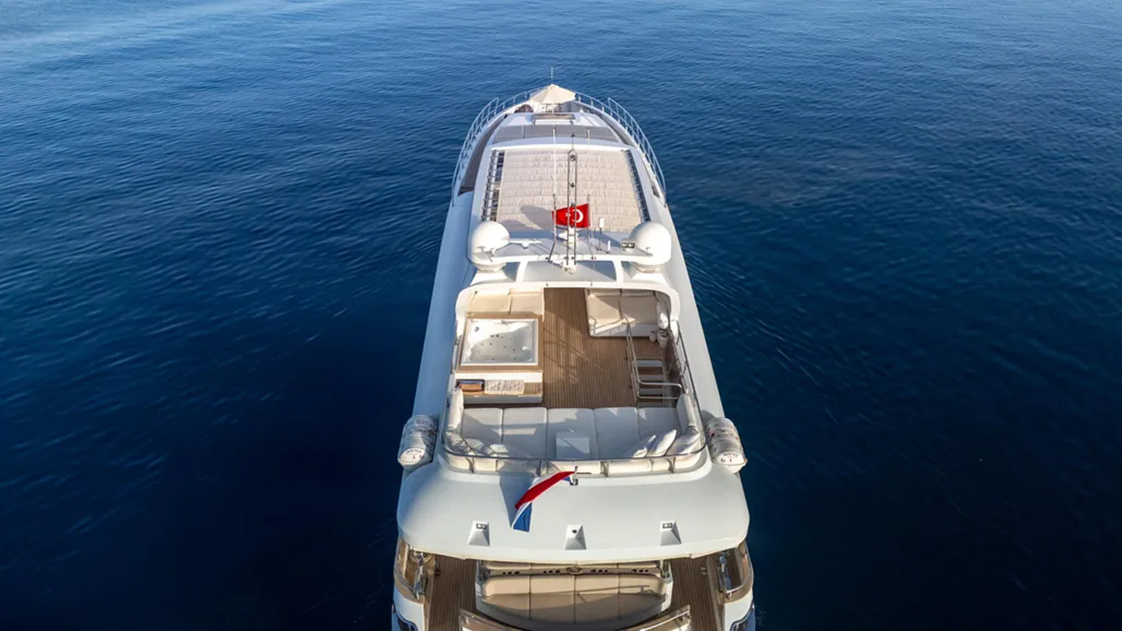 https://arconyachts.ams3.digitaloceanspaces.com/66040/conversions/large_4682698-optimize.jpg