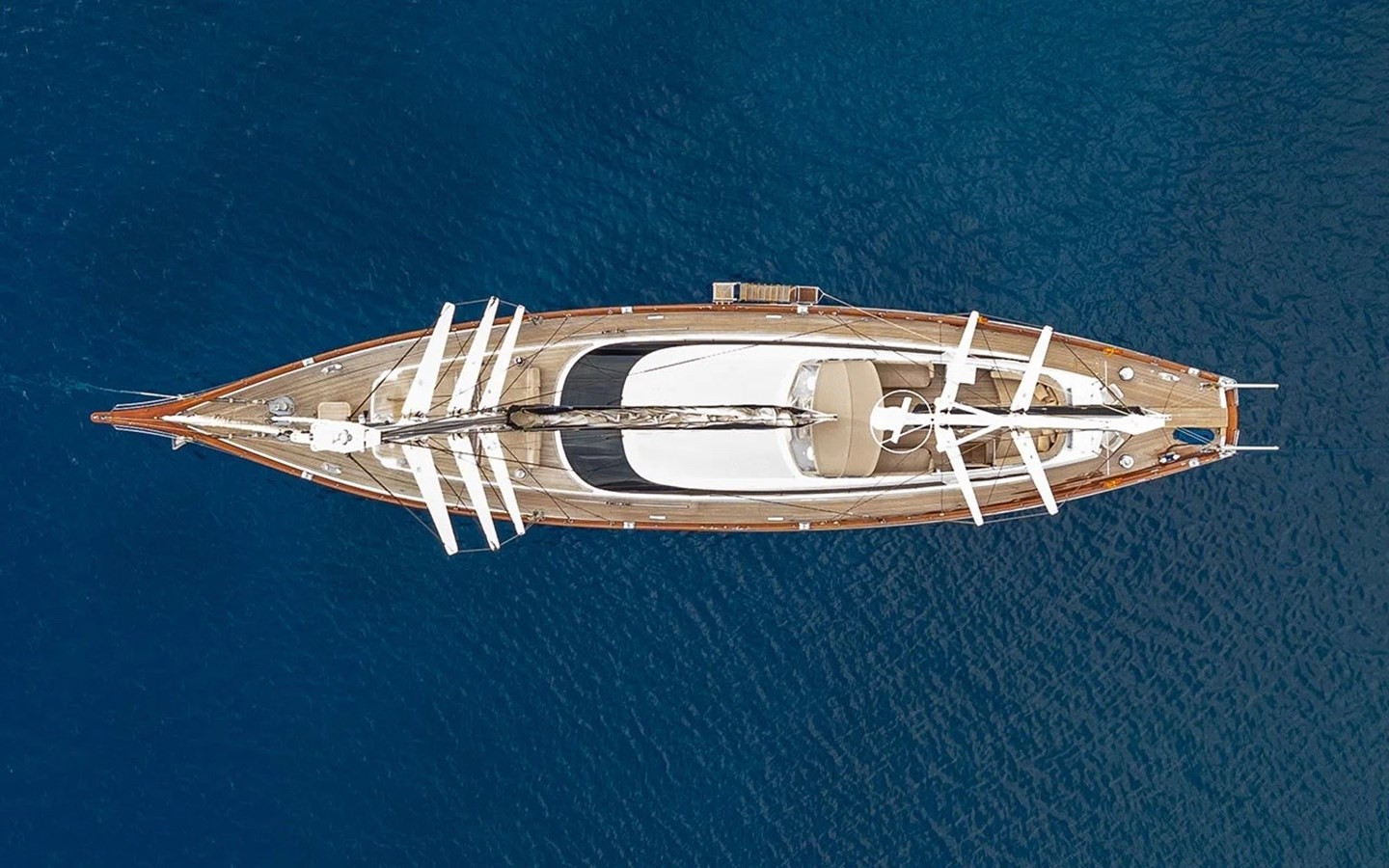 https://arconyachts.ams3.digitaloceanspaces.com/66096/conversions/large_4132260-optimize.jpg